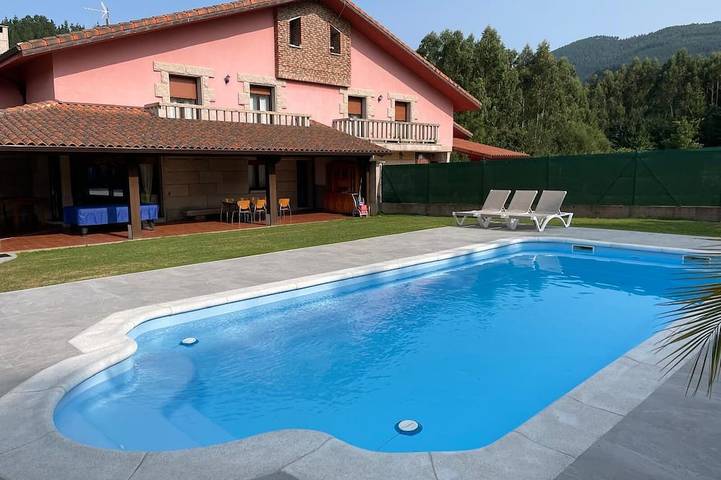Gîte pour 12 personnes, avec Balcon et Jardin à Getxo