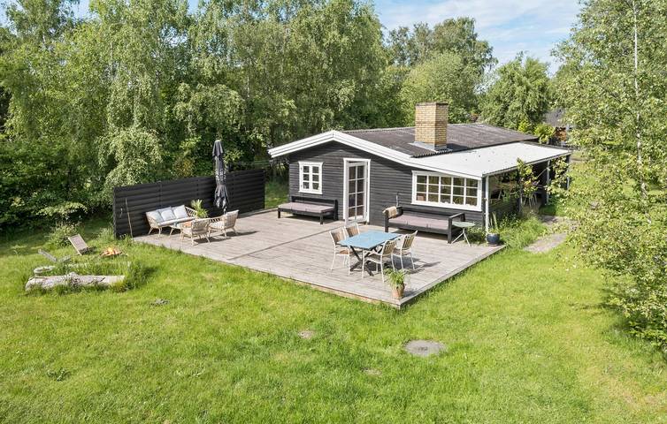 Ferieudlejning for 7 personer, med terrasse og have, husdyr tilladt i Sjællands Odde