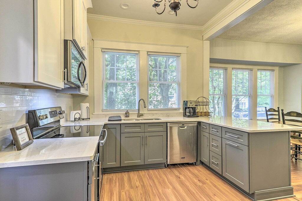 Cozy ‘Casa Verde’ Getaway - 1 Mi to Uncg Campus in Lindley Park, Greensboro