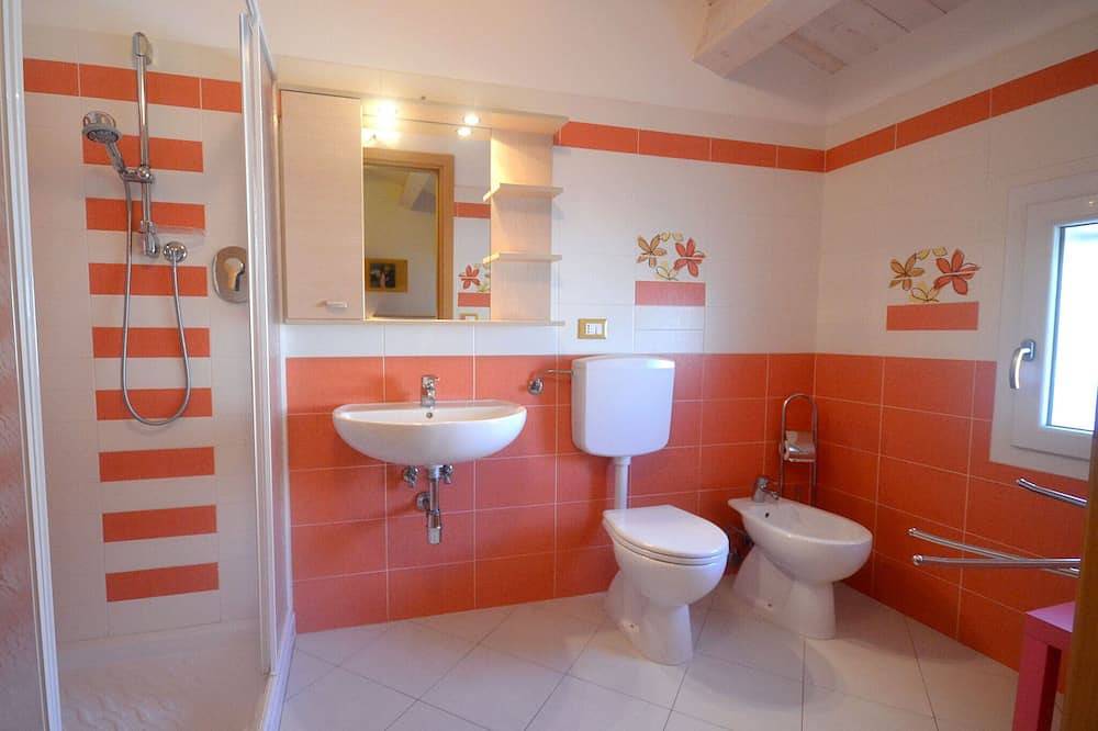 Repräsentative Neubauvilla mit zwei Bädern und Garten in Comacchio, Ferrara Provinz