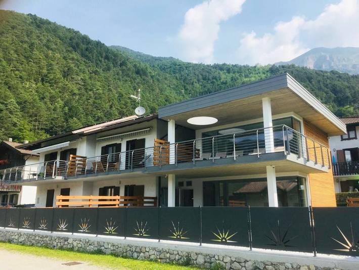 Ferienwohnung für 5 Personen, mit Balkon und Terrasse sowie Whirlpool und Garten in Mezzolago