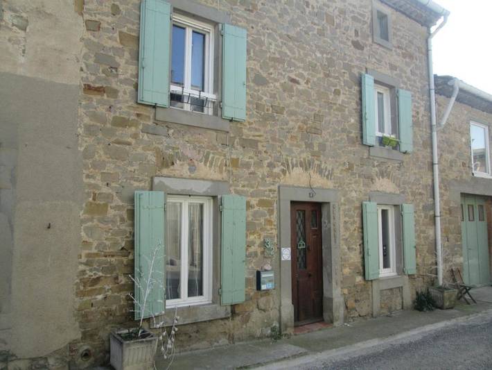 Location de vacances pour 4 personnes, avec jardin et piscine à Pradelles-en-Val