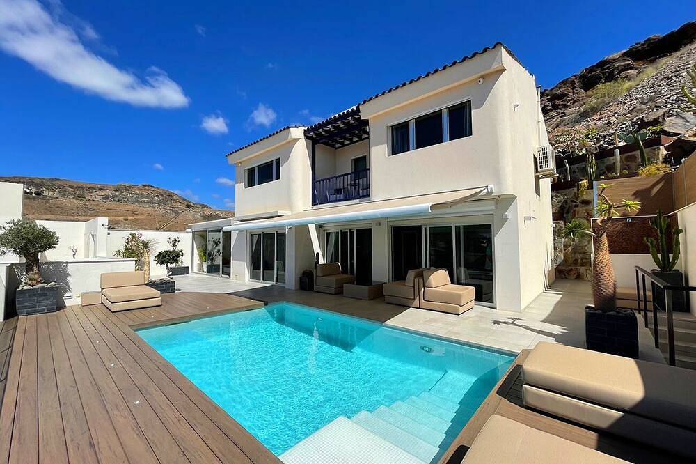 Luxury Villa Morelli - sea view & heated pool in San Agustin, San Bartolomé de Tirajana