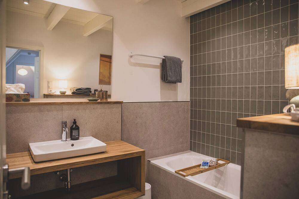 Ganze Wohnung, Rieke – Ferienwohnung im Gulfhof in Rysum bei Greetsiel, 80 m²/5 Pers. in Rysum, Krummhörn