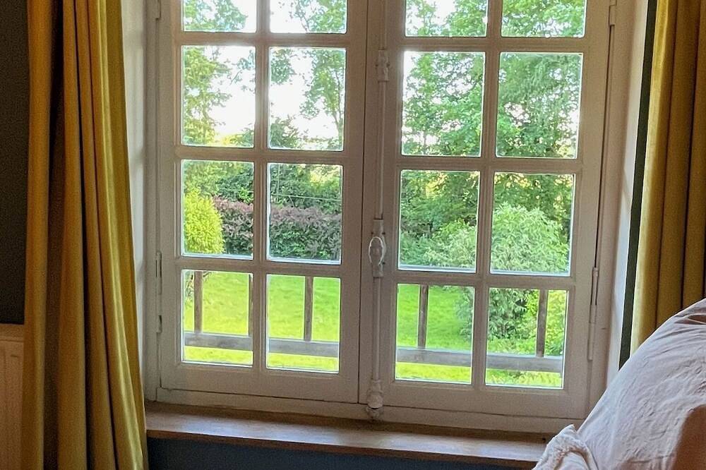 Charming bed and breakfast with pool and spa in Normandy in Saint-Pierre-en-Auge, Lisieux region