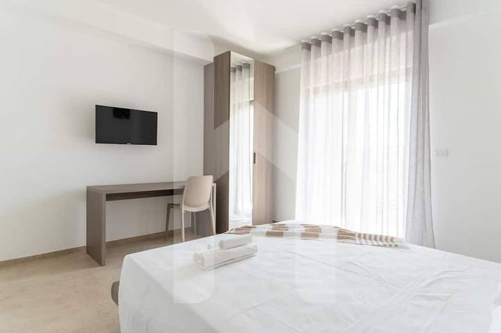 Entire apartment, Holiday home Elea is the 2025 novelty that will give you a holiday in Pineto but with the charm of a new modern construction, fresh and designed with all the comforts. The Dione apartment has a large living room with kitchenette and sofa bed at the entra in Foggetta, Pineto