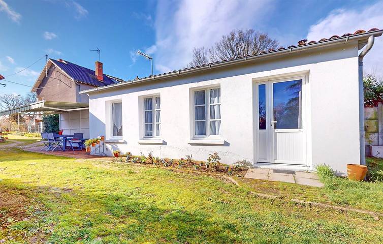 Appartement confortable avec jardin, TV et parking | Montmorillon 1km in Montmorillon, Vienne (France)