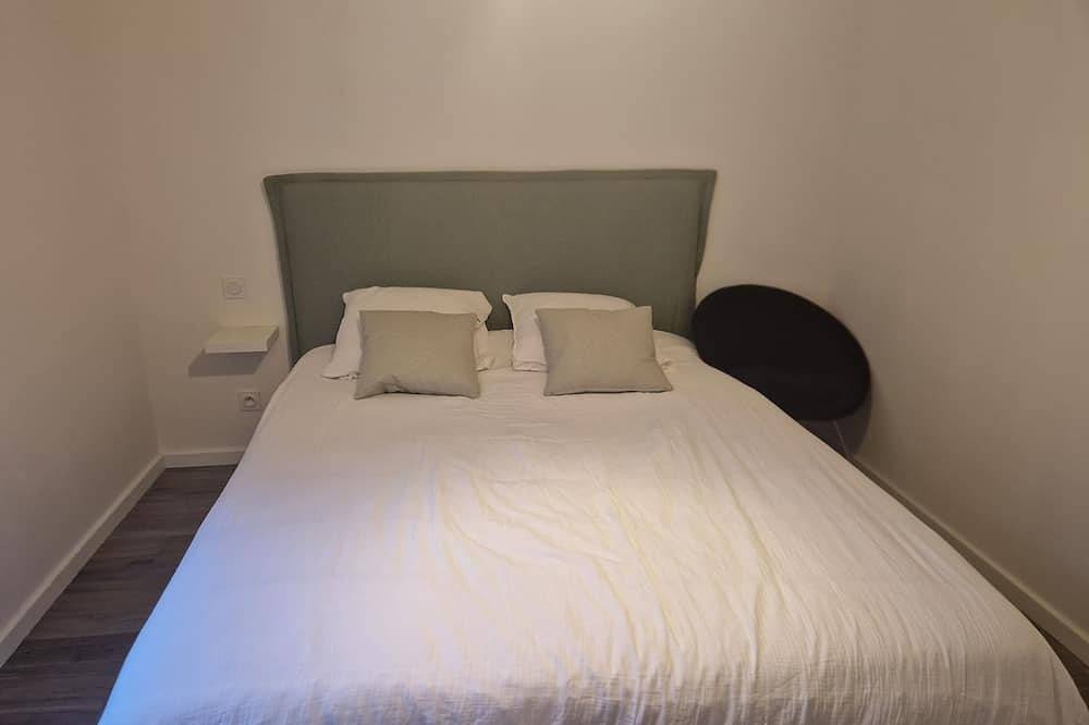 Villa Ty Varcq Avec Piscine Intérieure et vue mer in Locquirec, Ceinture Dorée