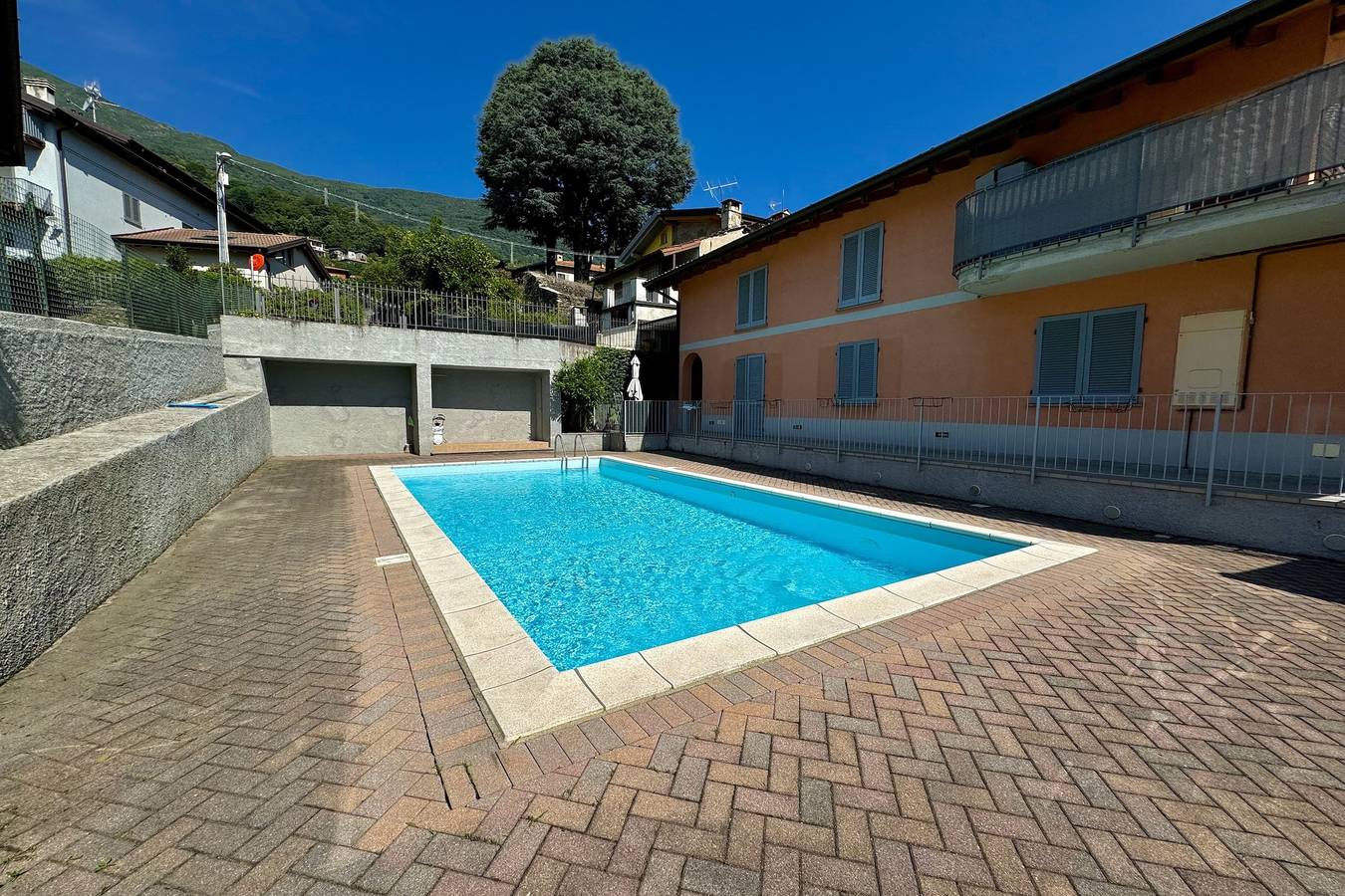 Ganze Wohnung, Veranda Beach Apartment mit Pool & Garten, Bellera in Calozzo, Pianello del Lario