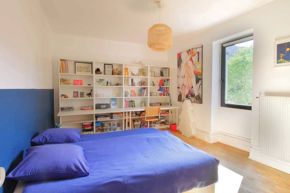 Family home, peaceful setting and swimming pool! in Billième, Chambéry und Umgebung