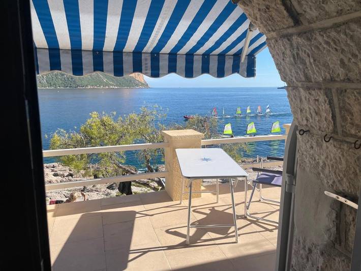 Gîte pour 2 personnes, avec vue et terrasse dans Plage Du Bestouan Cassis