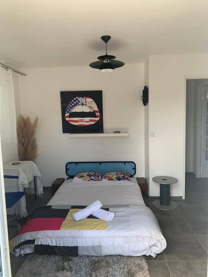 Gîte pour 2 personnes, avec vue ainsi que piscine et jardin à Saint-Geniès-de-Comolas - 4