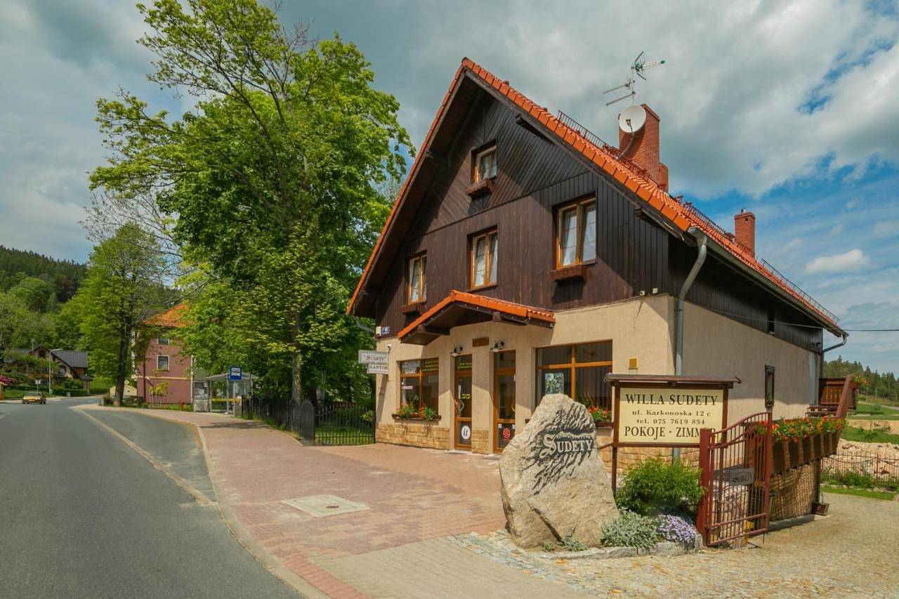 Willa Sudety blisko szlaków górskich i wyciągów narciarskich, prywatny bezpłatny parking in Karpacz, Sudety (Polska)