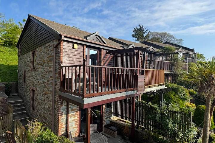 Log cabin for 2 people, with garden in Looe