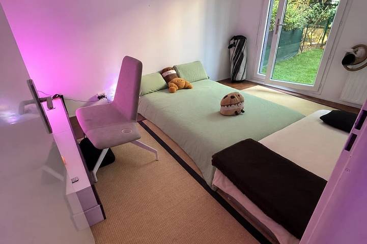 Apartamento entero, Private Room in a Private Home - Jacuzzi & Garden in Noisy-le-Sec, Sena-Saint Denis