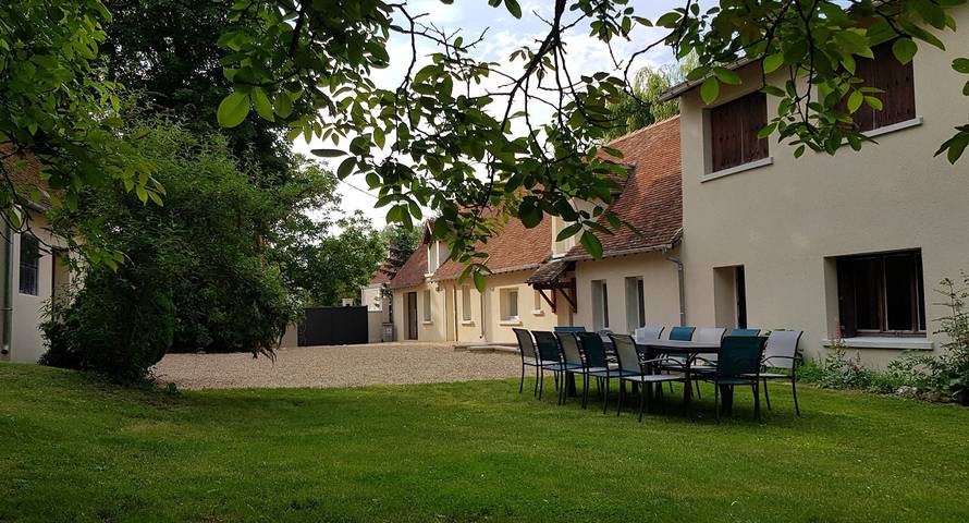 Gîte pour 13 personnes, avec terrasse et jardin - 1