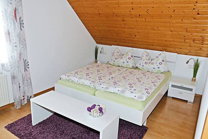 Ganze Wohnung, SeeZeit Dingelsdorf - Moderne Ferienwohnung mit Seeblick und Radanbindung in Konstanz, Hohenzollern Radweg Region