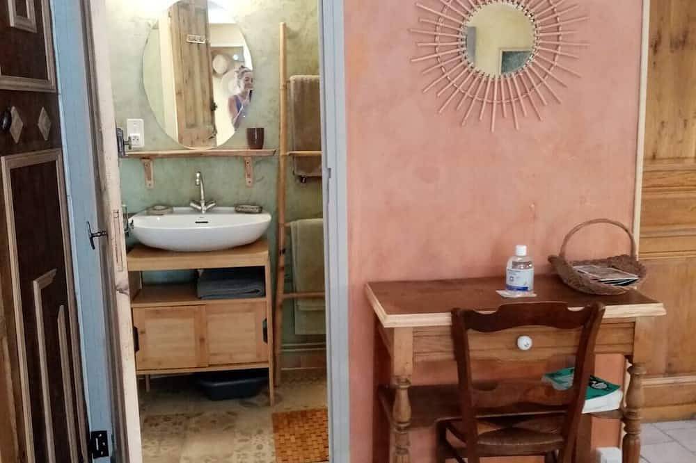 Appartement entier, Charmant gîte studio en Ardèche verte in Burzet, Parc naturel régional des Monts d'Ardèche