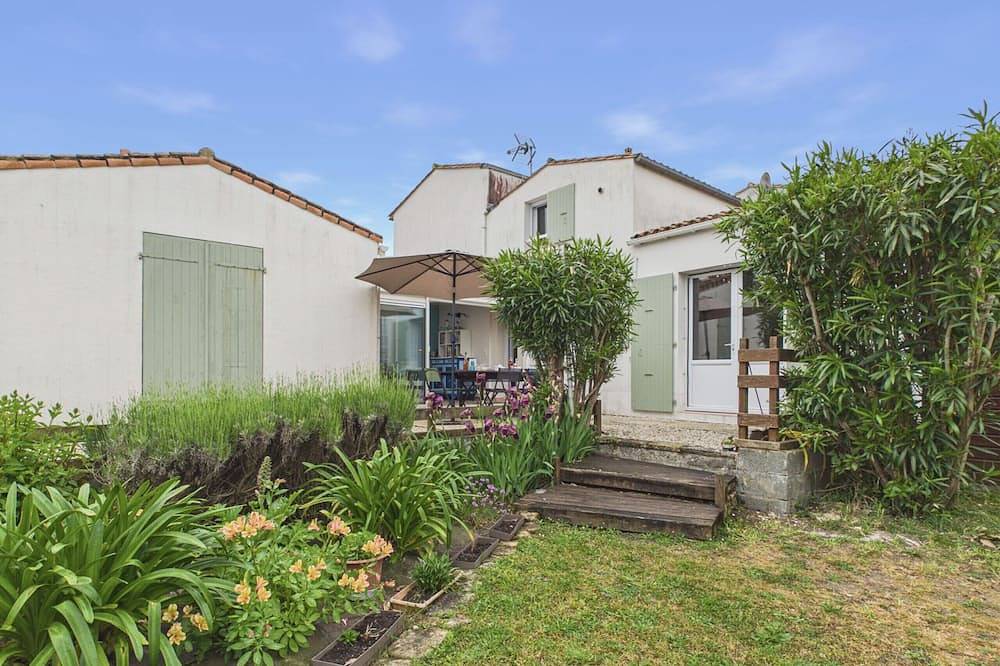 House for 4, 1 km from beach, garden & Bbq in Les Portes-en-Ré, Ile de Re