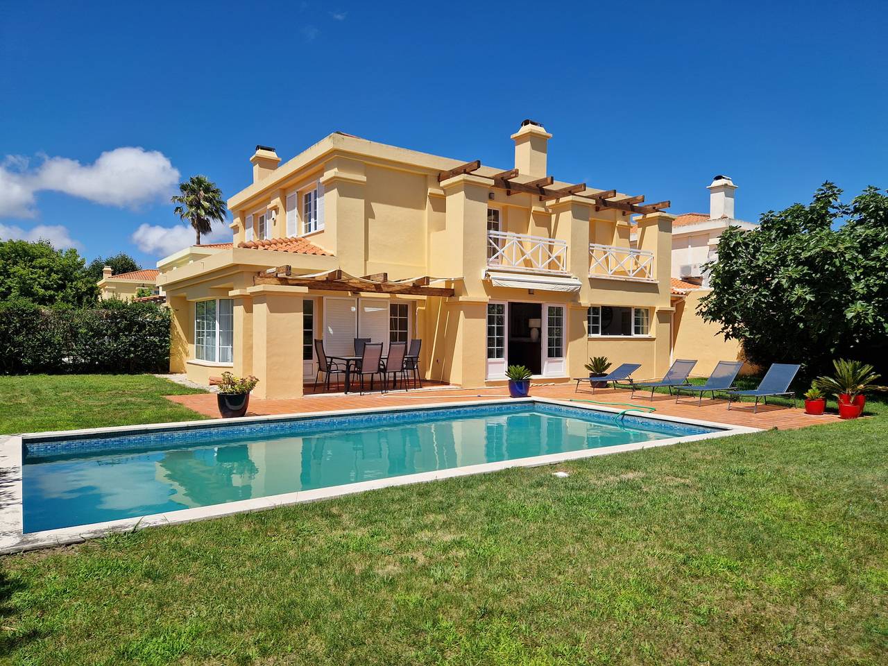 Golf Lovers Paradise 4Br Villa With Pool in Costa de Lisboa