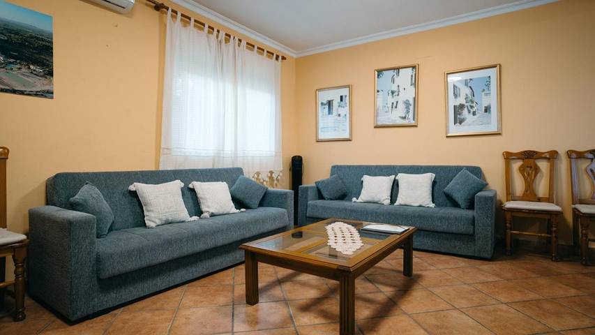 Casa de vacaciones para 10 personas, con jardín y piscina, Se admiten mascotas en Requena-Utiel - 2