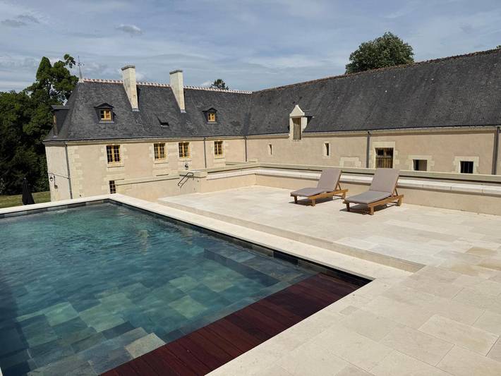 Location de vacances pour 9 personnes, avec jacuzzi ainsi que jardin et piscine à Anché - 4