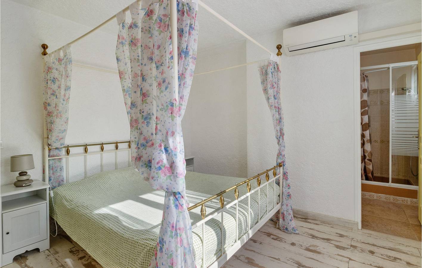 170m² Apartment: A/C, Parking, Pool & Wifi, 1km to Beach in Sainte-Maxime, Draguignan region