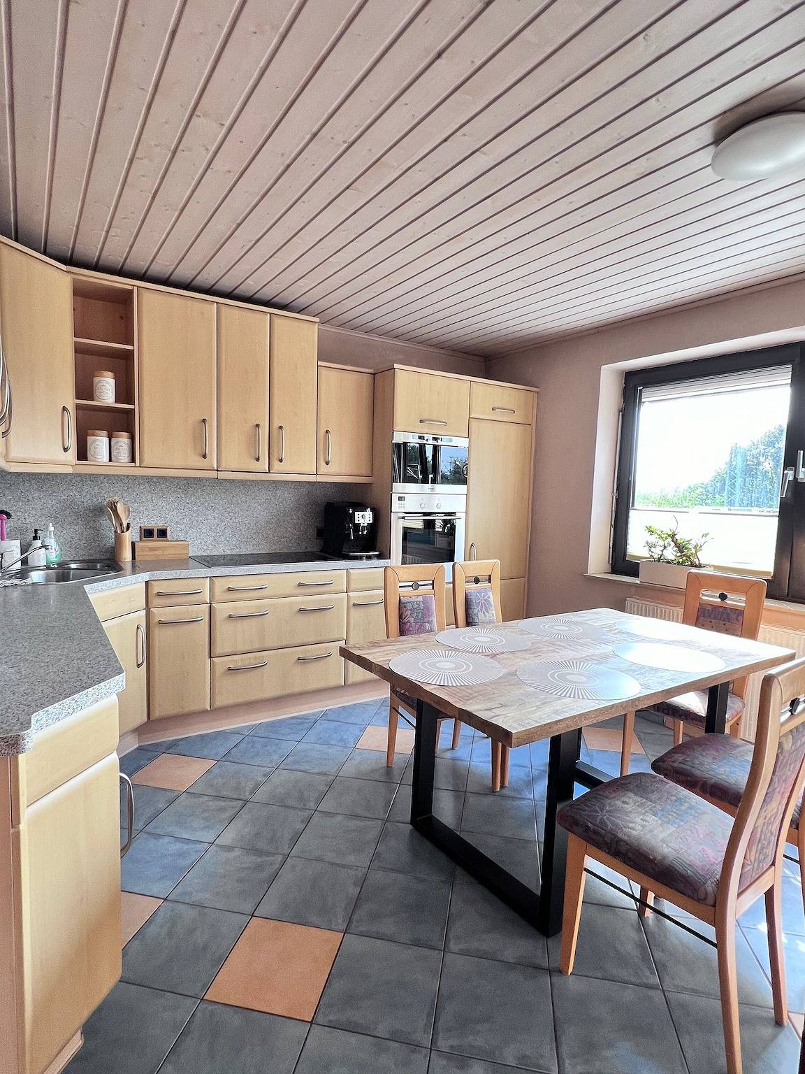 Apartamento vacacional entero, Apartamento de vacaciones para 6 personas con balcón in Dinslaken, Lower Rhine