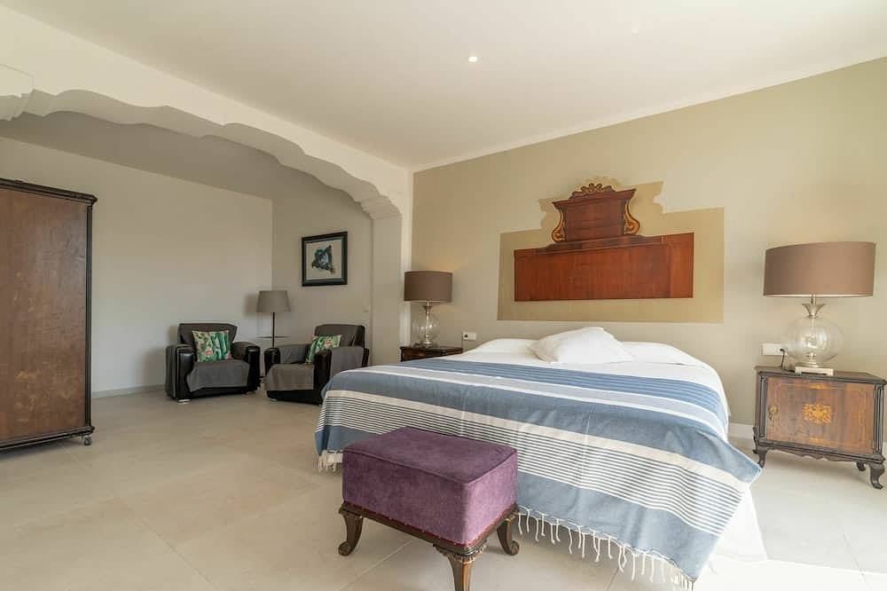 Wonderful private villa for 12 people with private pool, Wifi, A/C, Tv, terrace and parking in Alaró, Majorca Center