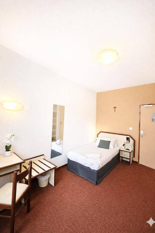 Hôtel pour 3 personnes, avec vue dans Grotte de Massabielle - 4