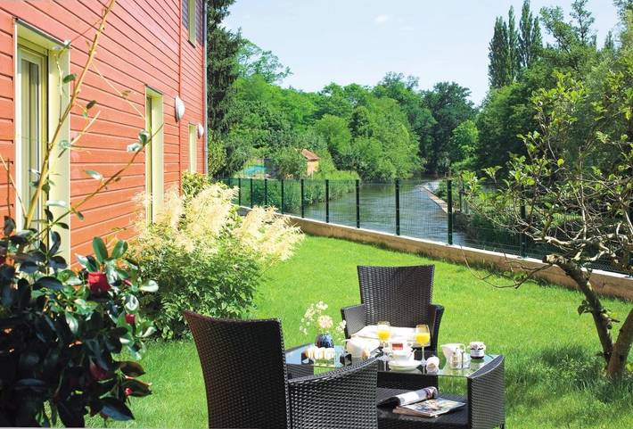 Hôtel pour 5 personnes, avec terrasse ainsi que vue et jardin, animaux acceptés à Lapalisse - 2