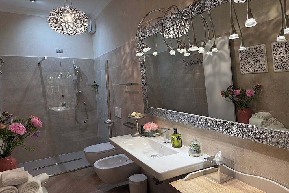 Apartamento entero, Lujosos 2 dormitorios, 2 baños con hermosa terraza. in Centro Storico, Verona
