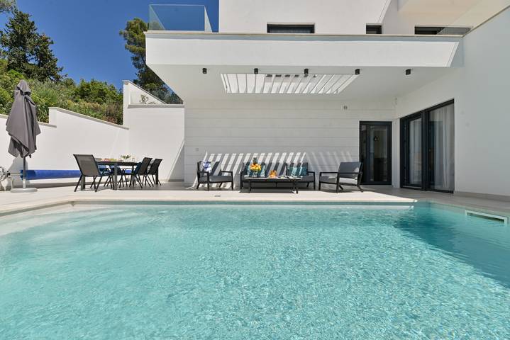 Villa für 10 Personen, mit Meerblick und Garten in Trogir