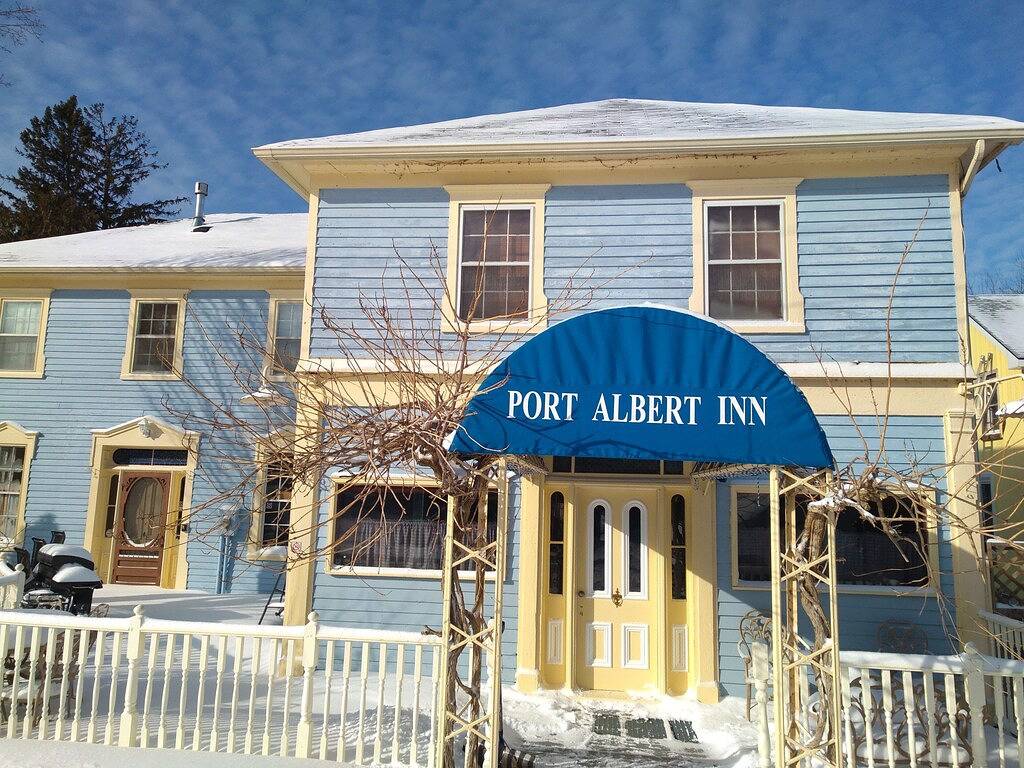 8 Schlafzimmer Shamrock Beach Cottage in der Nähe der sandigen Westküste von Ontario! in Huronsee (Kanada)