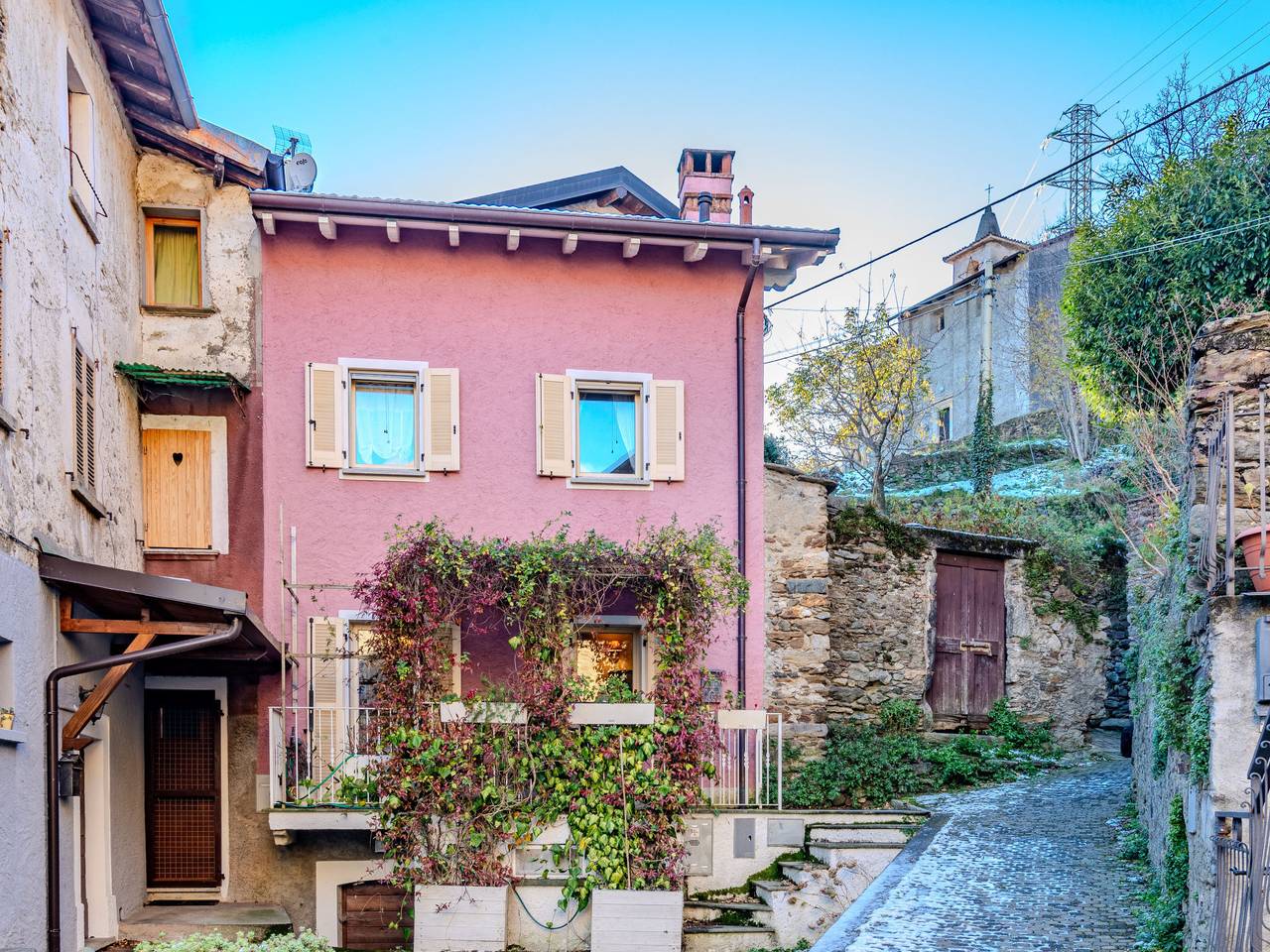 Casetta Rosa in Santa Maria Rezzonico, Comune di San Siro