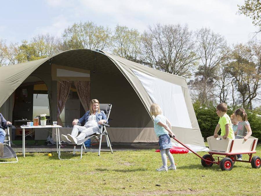 Camping Les Gorges Du Chambon - Ciela Village - Tent 6 personen - Natuurtent - 2 slaapkamers (geen sanitair) in Eymouthiers, Regionaal Natuurpark van de Perigord-Limousin