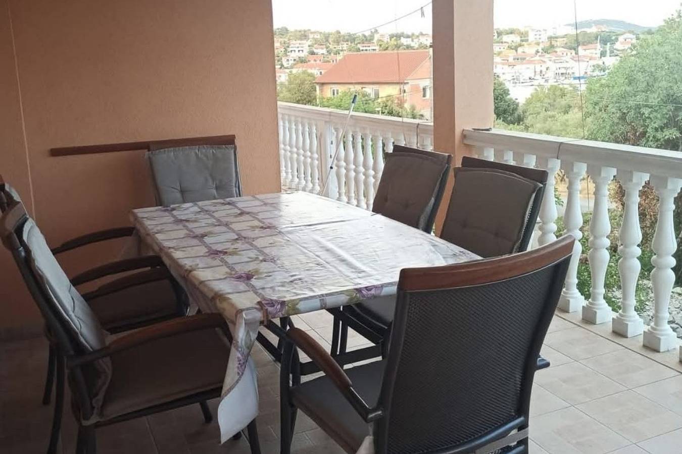 Ganze Wohnung, 2-Zimmer-Ferienwohnung mit Terrasse Jezera (Murter) A-24202-a in Tisno, Murter