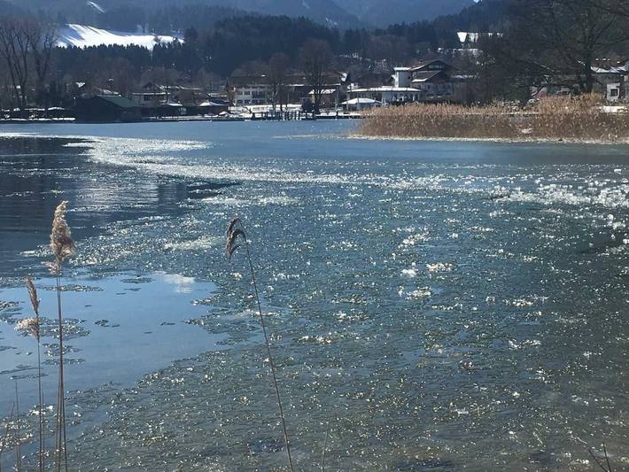 Ferienwohnung für 4 Personen, mit Balkon und Ausblick sowie Seeblick, kinderfreundlich in Bad Wiessee - 2