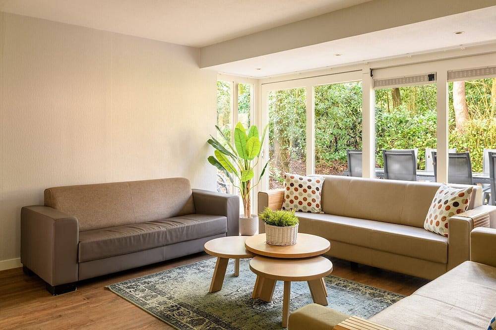 Comfortable bungalow for 8 people with private sauna in Diessen, Nordbrabant