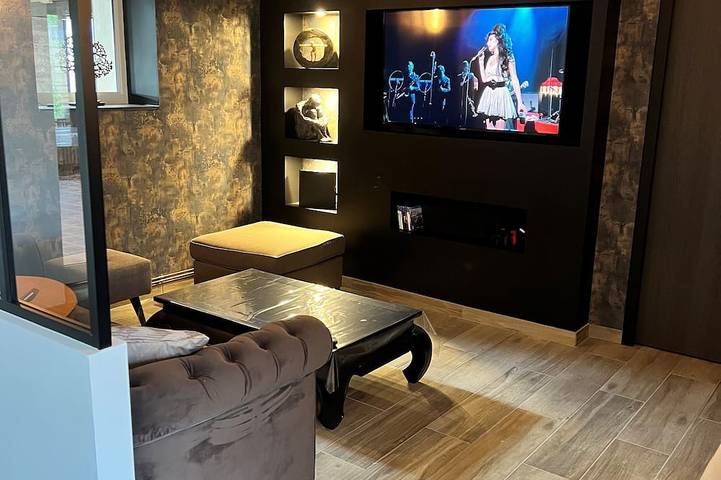 Location de vacances pour 8 personnes, avec terrasse à Fontenay-le-Pesnel