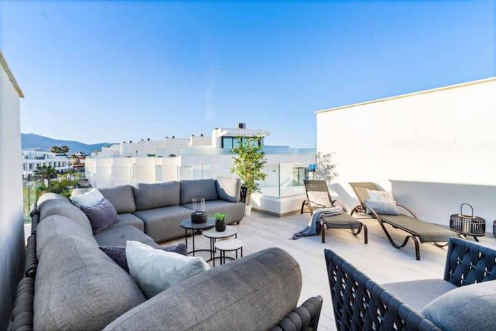 Holiday Home 'Fantastic Townhouse Near The Beach' with Sea View, Wi-Fi and Air Conditioning in Playa El Ejido (Mijas), Fuengirola