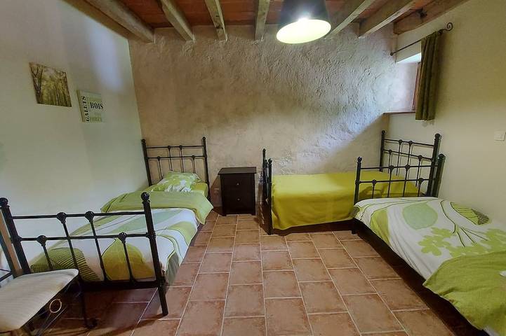 Location de vacances pour 25 personnes, avec sauna ainsi que jacuzzi et jardin à Charensat - 3