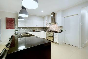 Holiday Home for 22 People in Surfers Paradise, Queensland, Photo 3