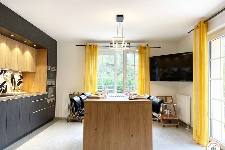 Gîte pour 4 personnes, avec terrasse, adapté aux familles dans Plage De Tourgeville - 2