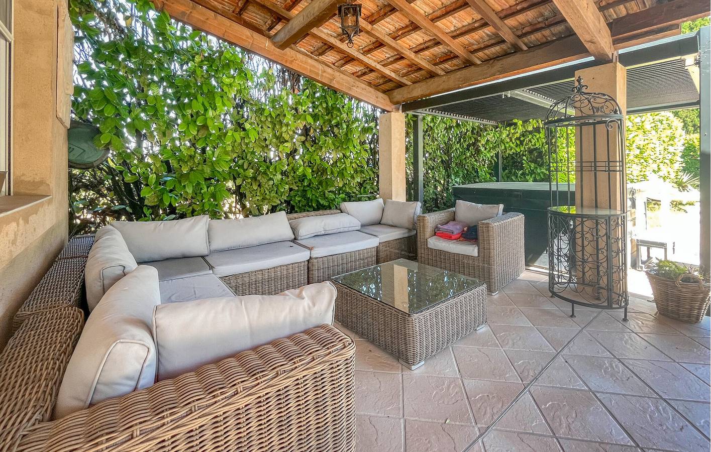 Appartement confortable avec piscine et WiFi, à 2 km de Saint-Paul-les-Fonts in Connaux, Région de Nîmes