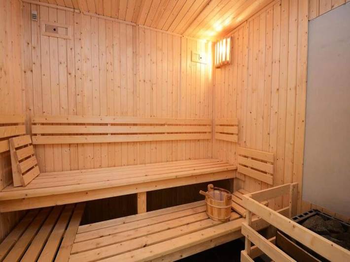 Gîte pour 4 personnes, avec sauna et piscine, adapté aux familles dans Office De Tourisme D Auris En Oisans - 4