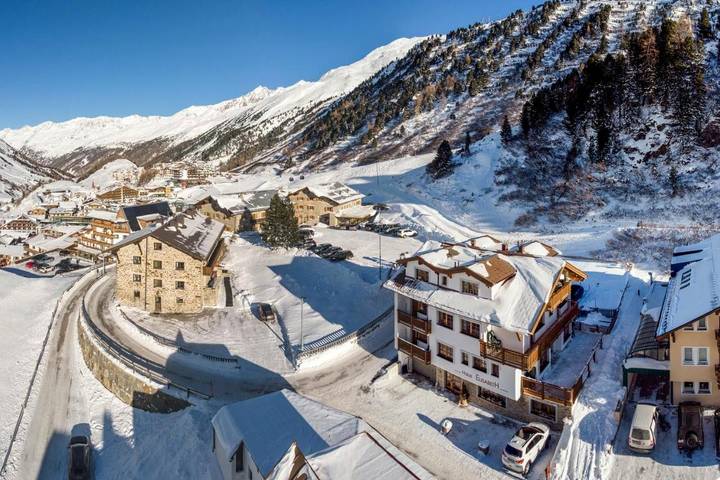 Ferienwohnung für 5 Personen, mit Balkon und Terrasse sowie Garten und Sauna in Obergurgl
