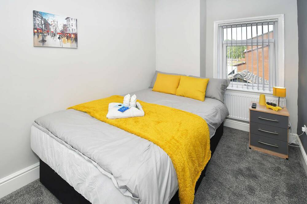 Superior-Doppelzimmer-Gemeinsames Badezimmer-With Tv in Crewe, Cheshire East