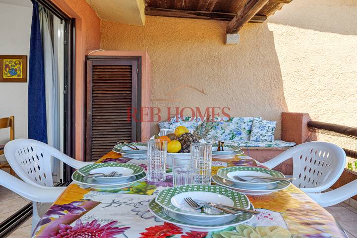 Gîte pour 4 personnes, avec Terrasse ainsi que Piscine et Vue à Golfo Aranci - 3