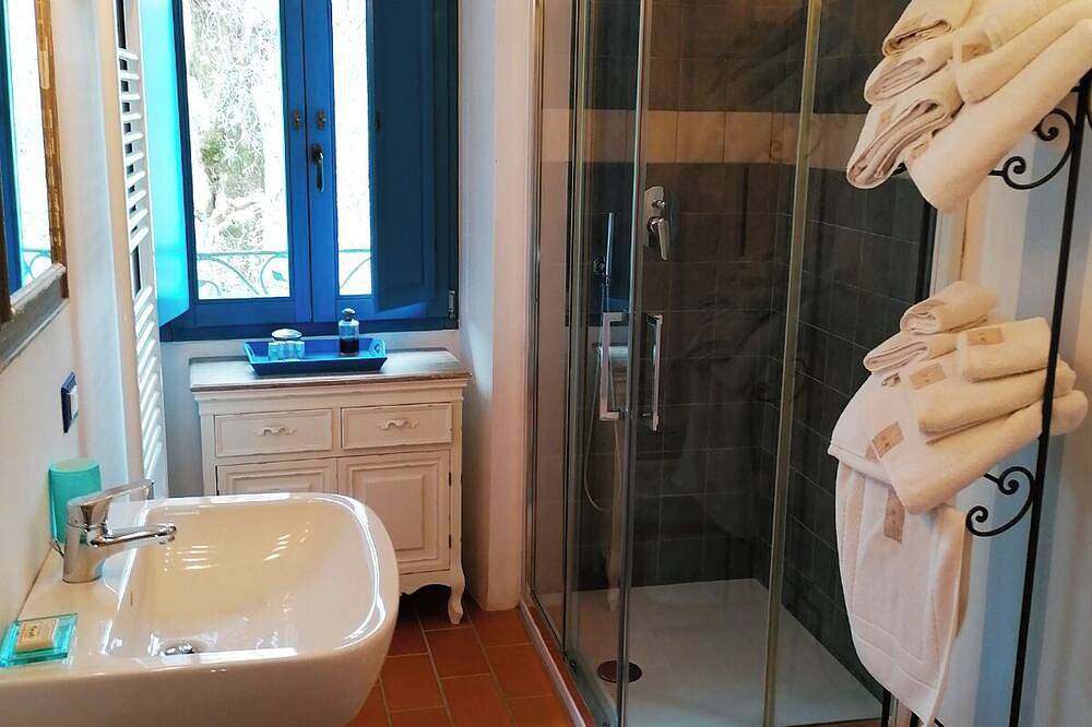Wunderschön renoviertes Landhaus inmitten ligurischer Olivenhaine in Pieve di Teco, Ligurische Alpen